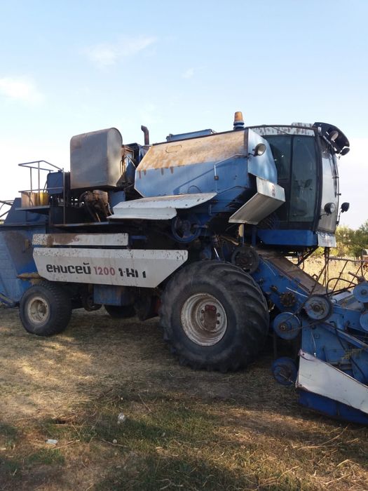 Продам зерноуборочный комбайн