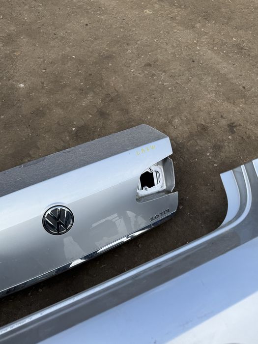 Броня VW Passat 7 оборудвана капак заден Volkswagen пасат 7 код на боята La7w колата е СЕДАН
