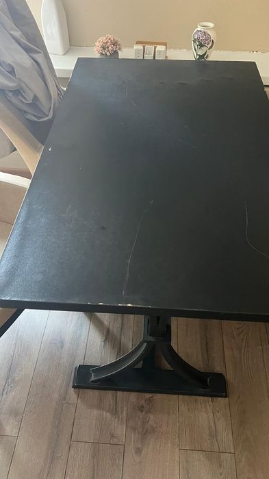 Круглый и квадратный стол