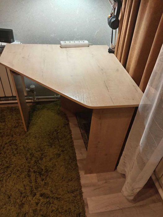 Продам стол письменный угловой