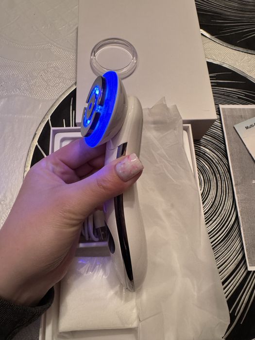 Новый массажер ems ,rf, микротоки всё в одном