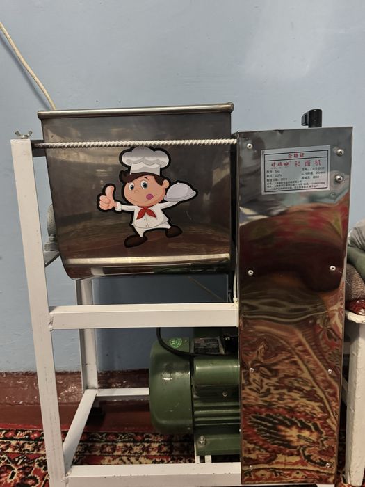 Горизонтальный тестомес 1.5 кВт (замес 5-8 кг). Почти новый.