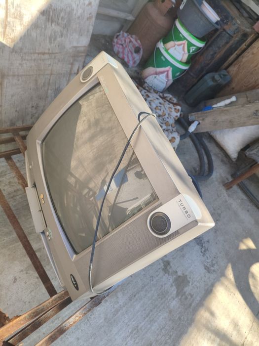 Телевизор старый