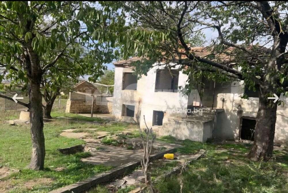 Продавам къща с.Ветрино