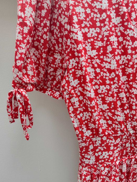 rochie lungă cu flori cu mâneci scurte