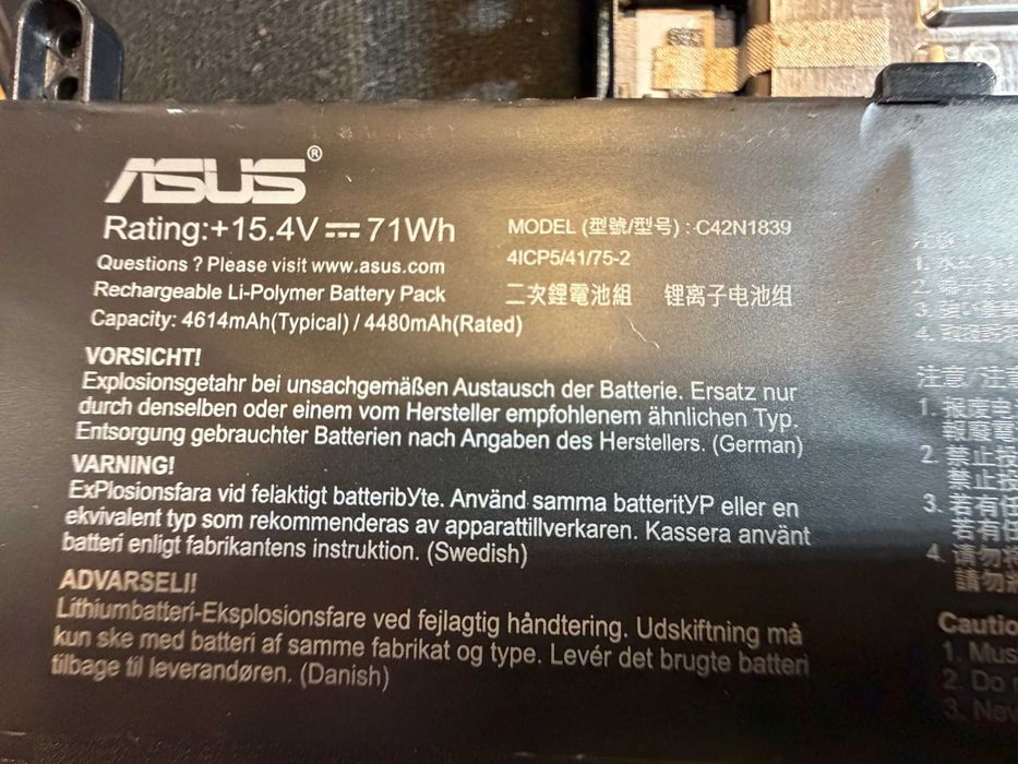 Продавам лаптоп ASUS UX534F за части / на части