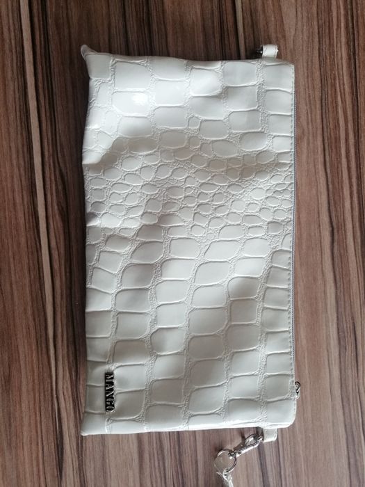 Дамски чанти Mango и Louis Vuitton