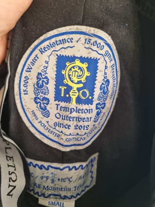 Vând  costume profesionale  pentru  ski