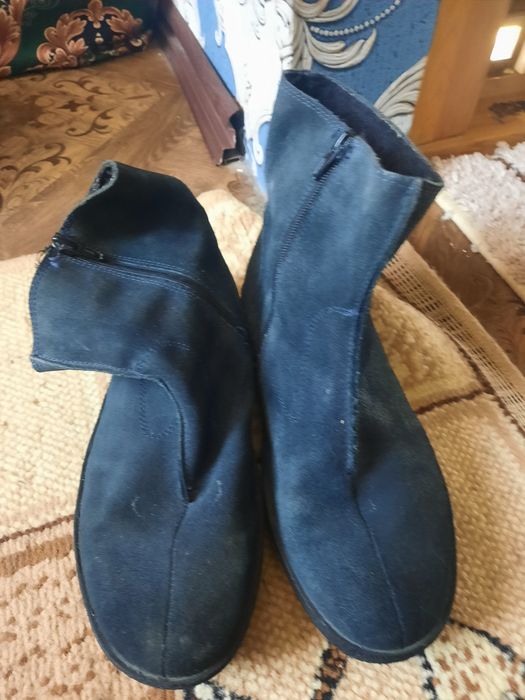 Продам угги и осенние ботинки