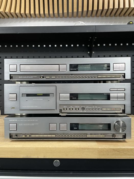 Onkyo amplificator r-200 cd player c-200 deck k-200r remote  rc153s