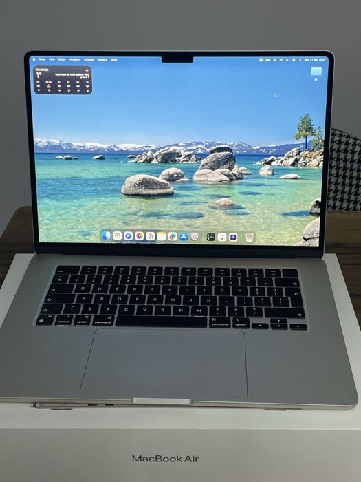 Macbook air m3 2024, 15 inch impecabil,256 gb,folie alien surface