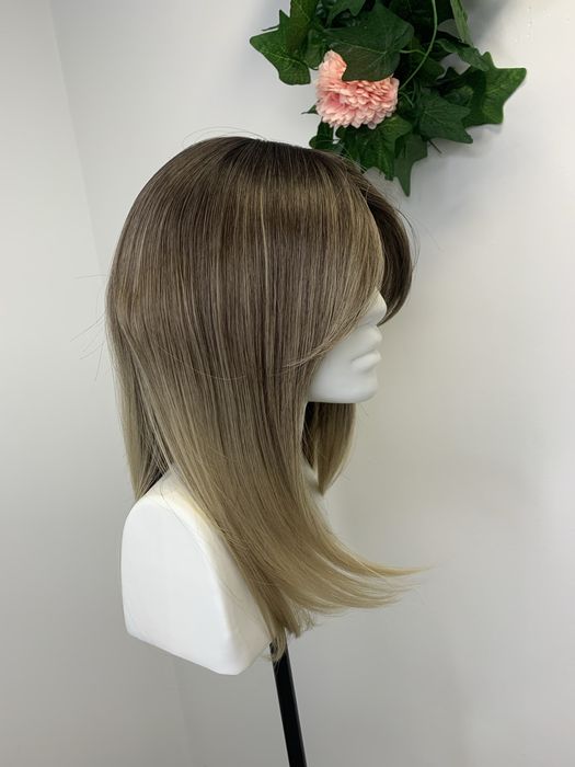 Peruci aspect natural