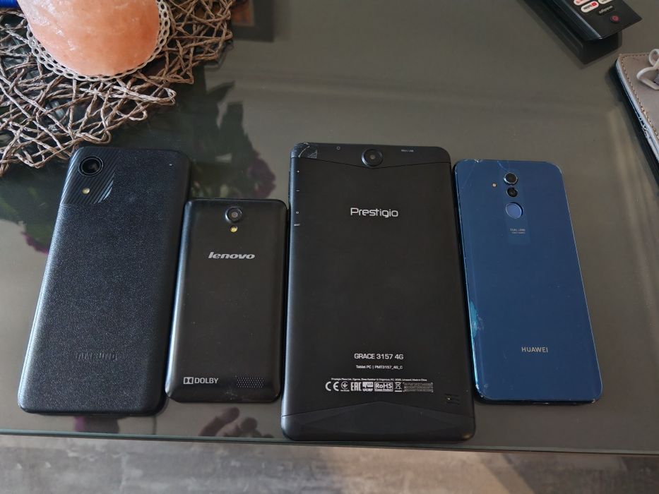 Телефони за части