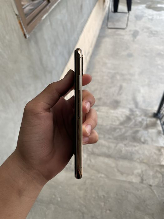 iPhone Xs ochilmagan 72%