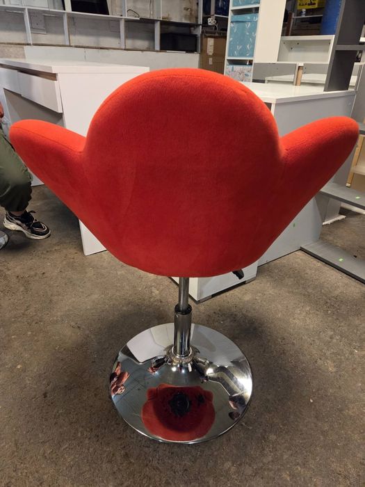 Бутикова табуретка във формата на цвете