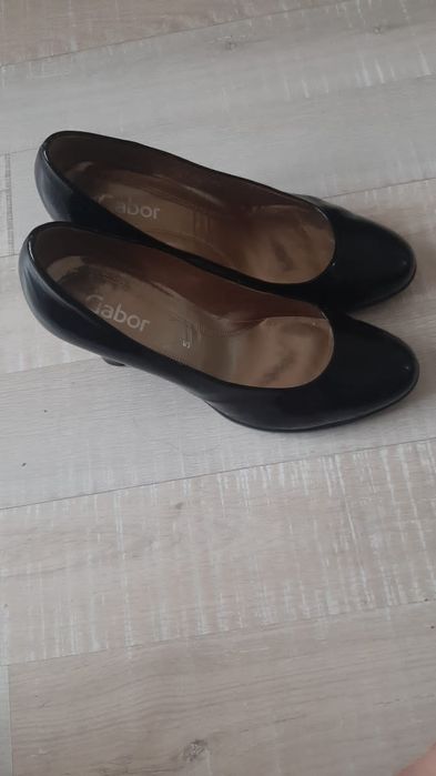 Продам женские туфли