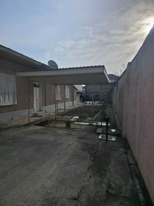 Продаю свой дом, 7.14 соток в М.Улугбекском районе ор-р Академия МВД.