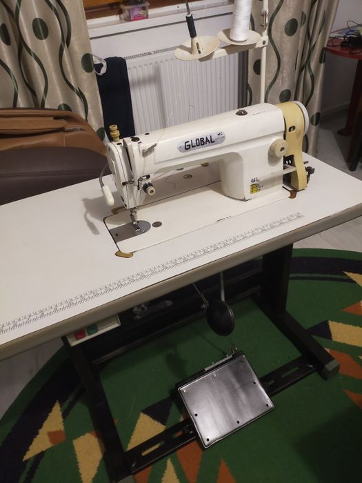 Masina de cusut profesionala