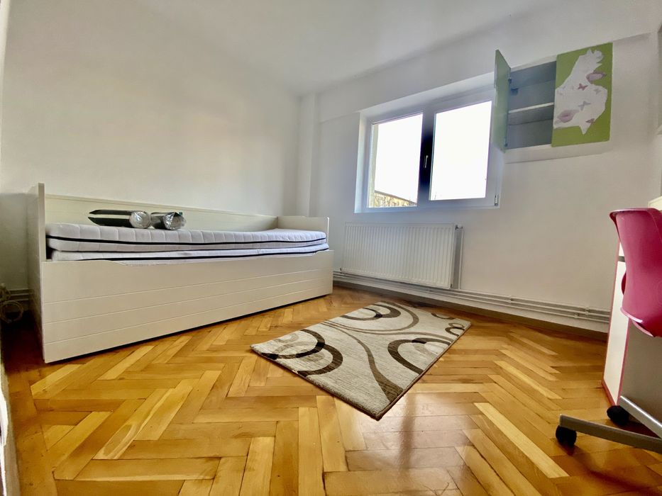 Închiriere apartament 3 camere – Calea București, Micro 12