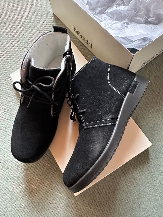 Топли пухени обувки от естествена кожа