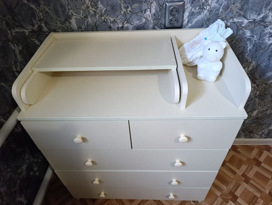 Продаётся пеленальный столик с комодом