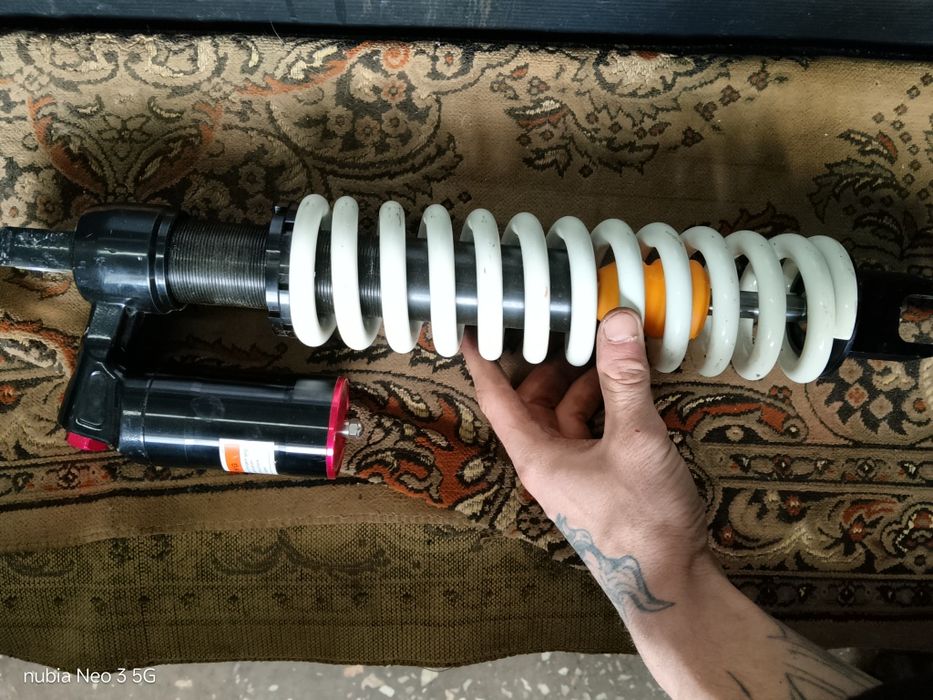 Продам амортизатор