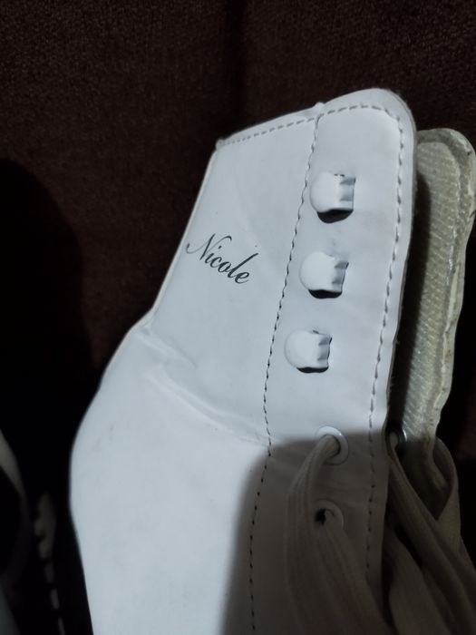 Продам коньки Nicole