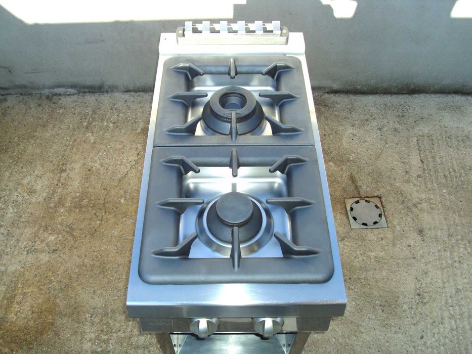 Професионален, италиански, газов котлон на база ,две горелки