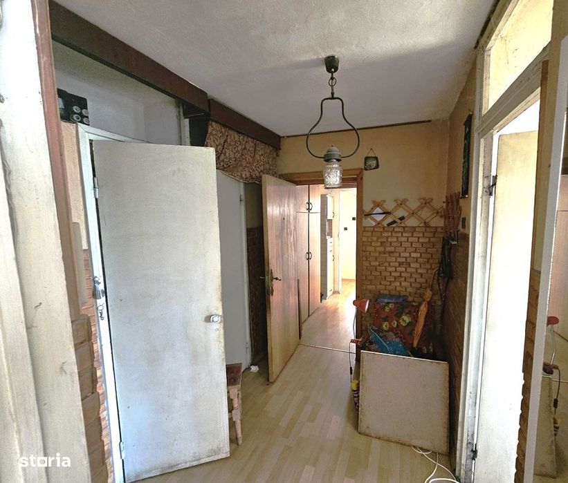 Alexandru cel Bun-Piata, apartament cu 3 camere, decomandat, liber