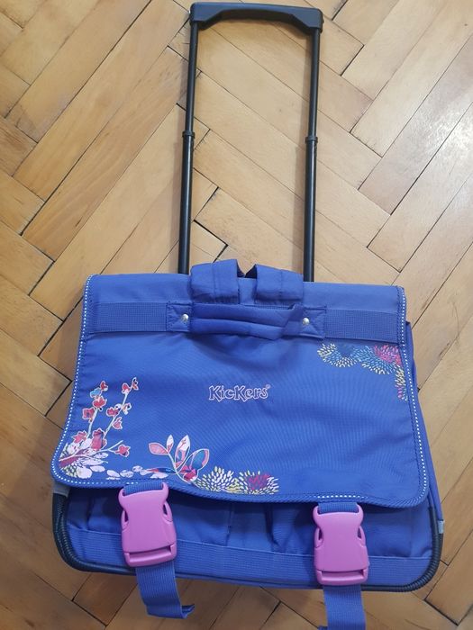 Ученическа раница с колелца Kickers