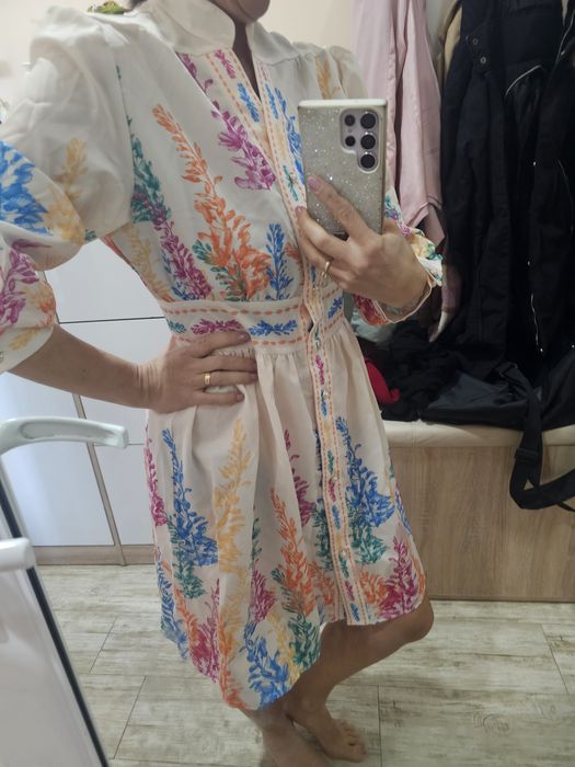 Шарена рокля бяла