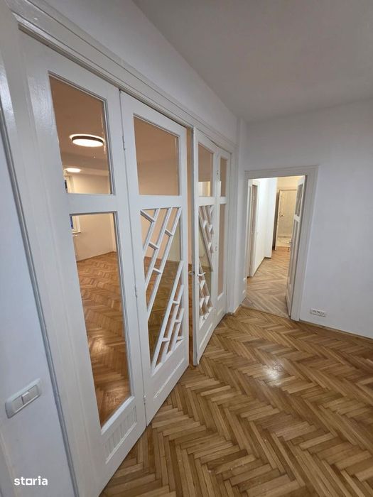 Spatiu birouri / Ultracentral/ 3 camere/ 2 bai/ Renovat