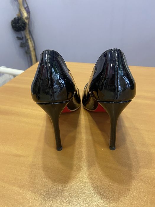 дамски обувки на Christian Louboutin