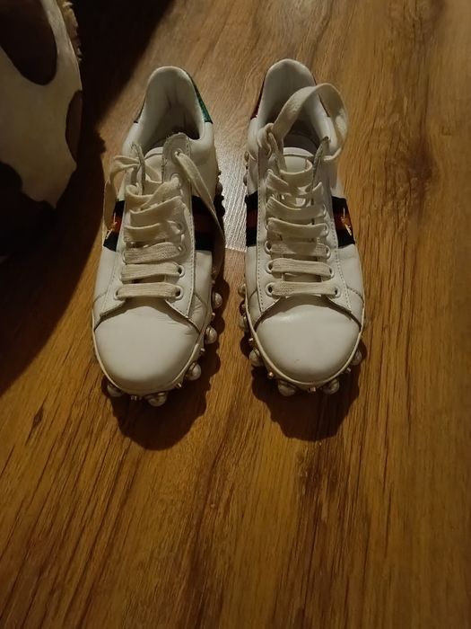 Кецове. Gucci с липсваща перличка