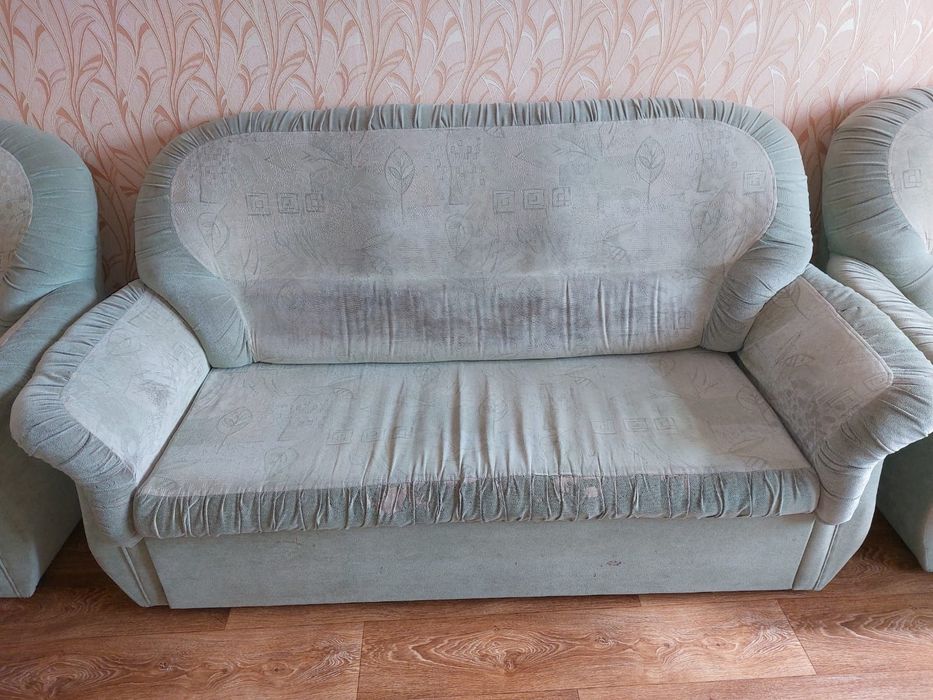 Продам 2 дивана и 1 кресло