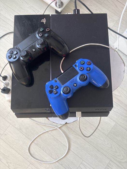 Продам PlayStation 4
