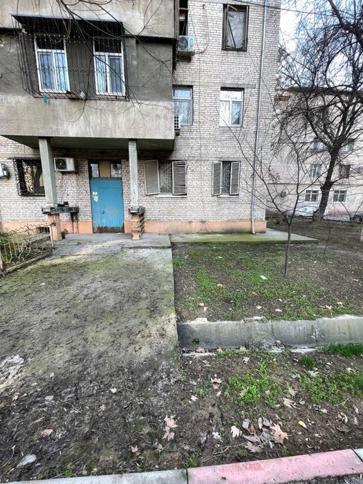 Продается 3 комнатная квартира Ц-13  1,5 линии от дороги