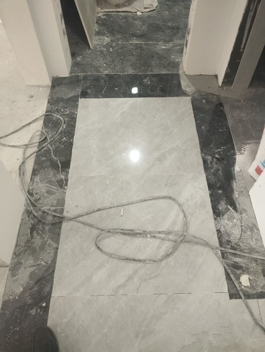 Кафельшик. Городской.  Укладка кафеля. Кафель устаси.