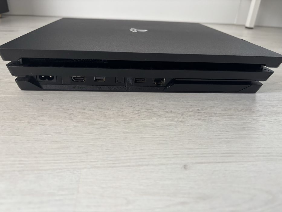 Playstation 4 Pro, Modat, 1TB, model 2018