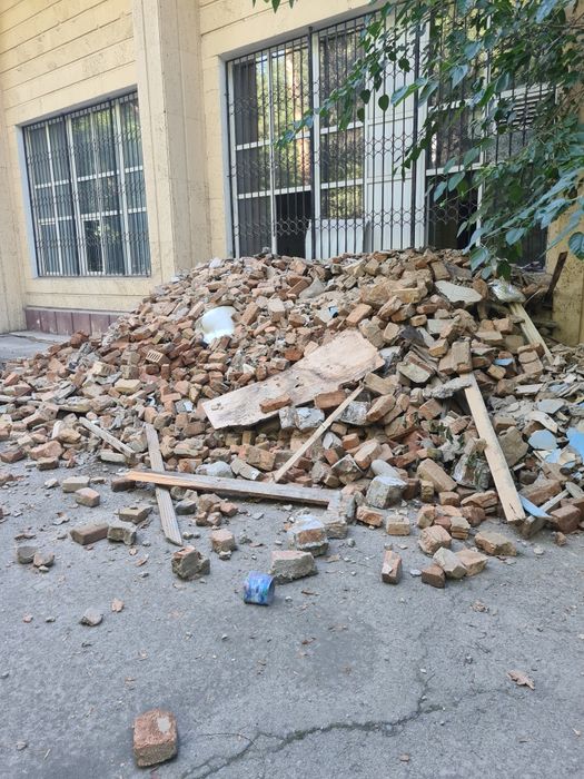Отдам бой красного кирпича