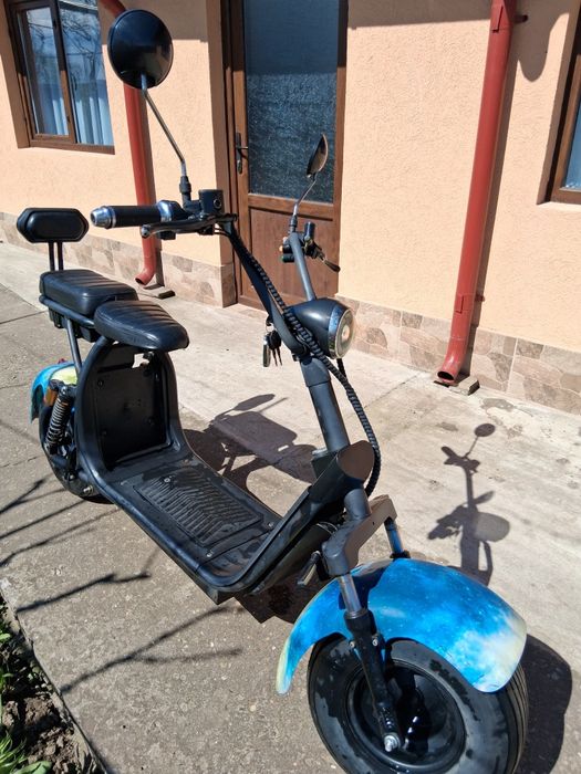 Vînd scuter electric