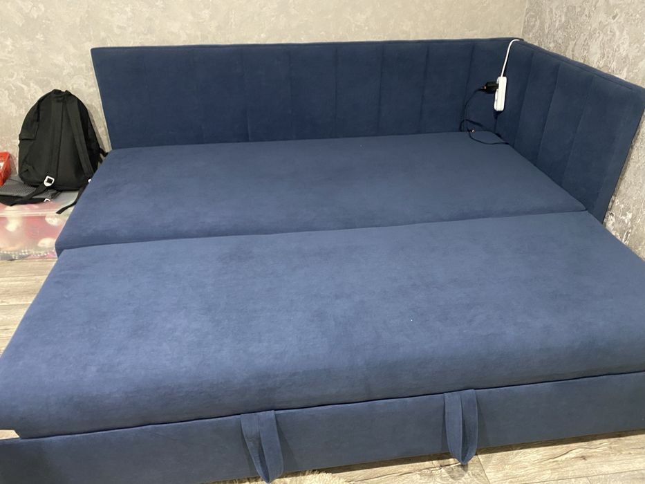 Продам диван ширина 140