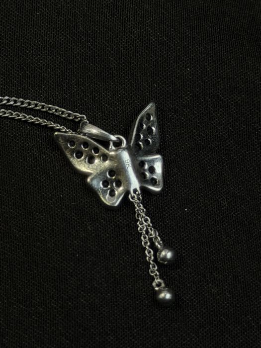 Colier cu diamant + safir , pandantiv fluture AUR ALB 9K