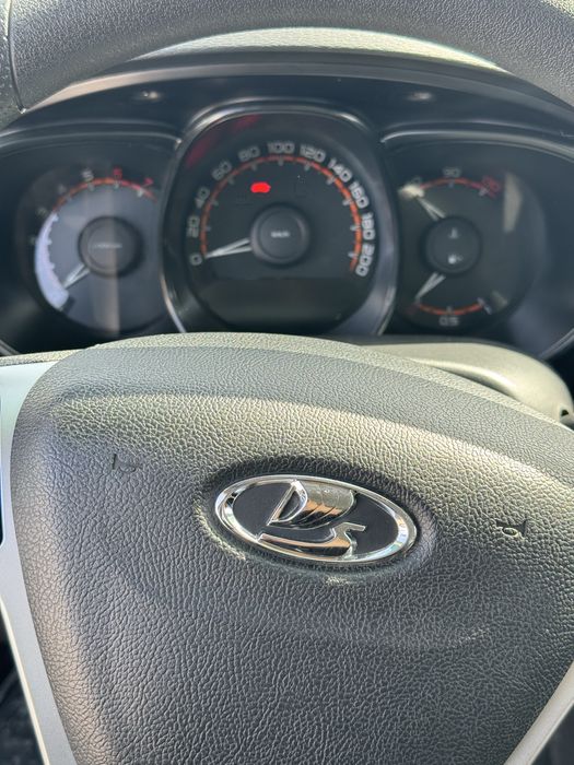 Lada vesta sw 2022 yil kraska toza 43000 km halol srochna sotiladi