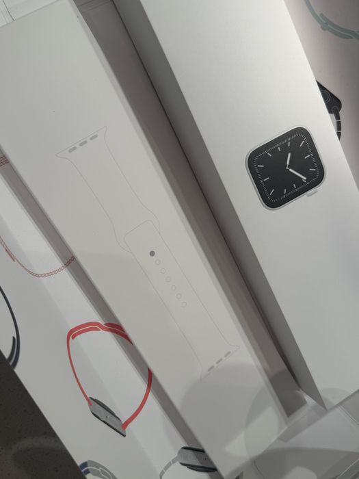 Apple Watch S5 44mm Silver (бял) - Перфектен!