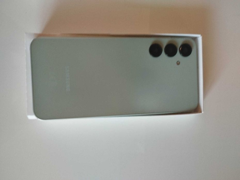 Продавам телефон