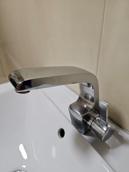 Продам раковину с тумбой