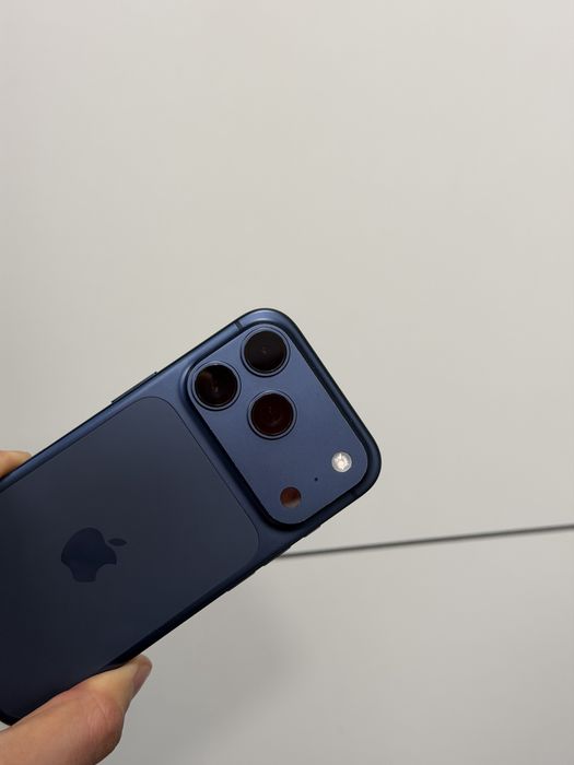 Продавам iPhone 17 PRO 87 цикъла