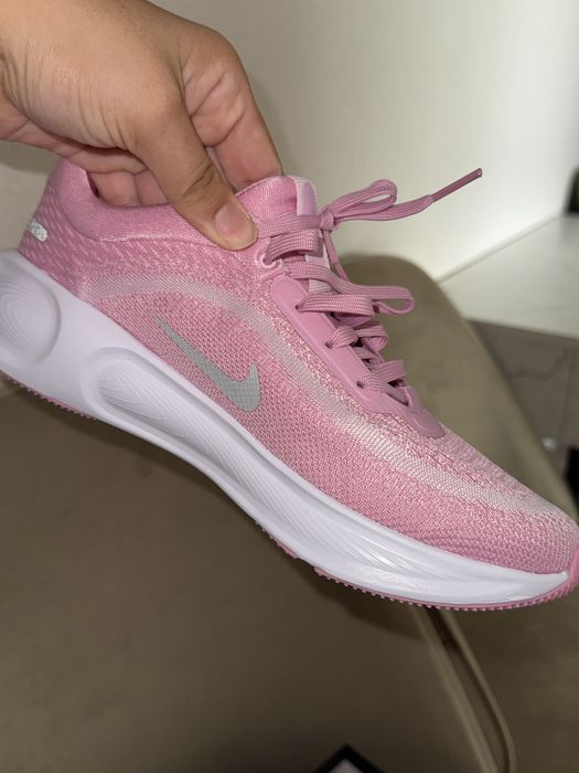 Продам новые кроссовки NIKE оригинал