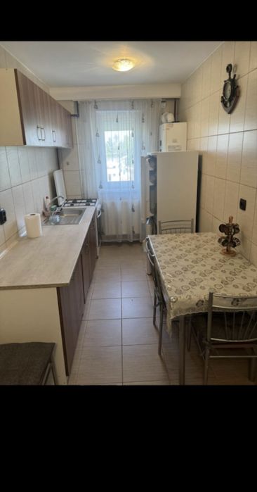 Inchiriez apartament 3 camere
